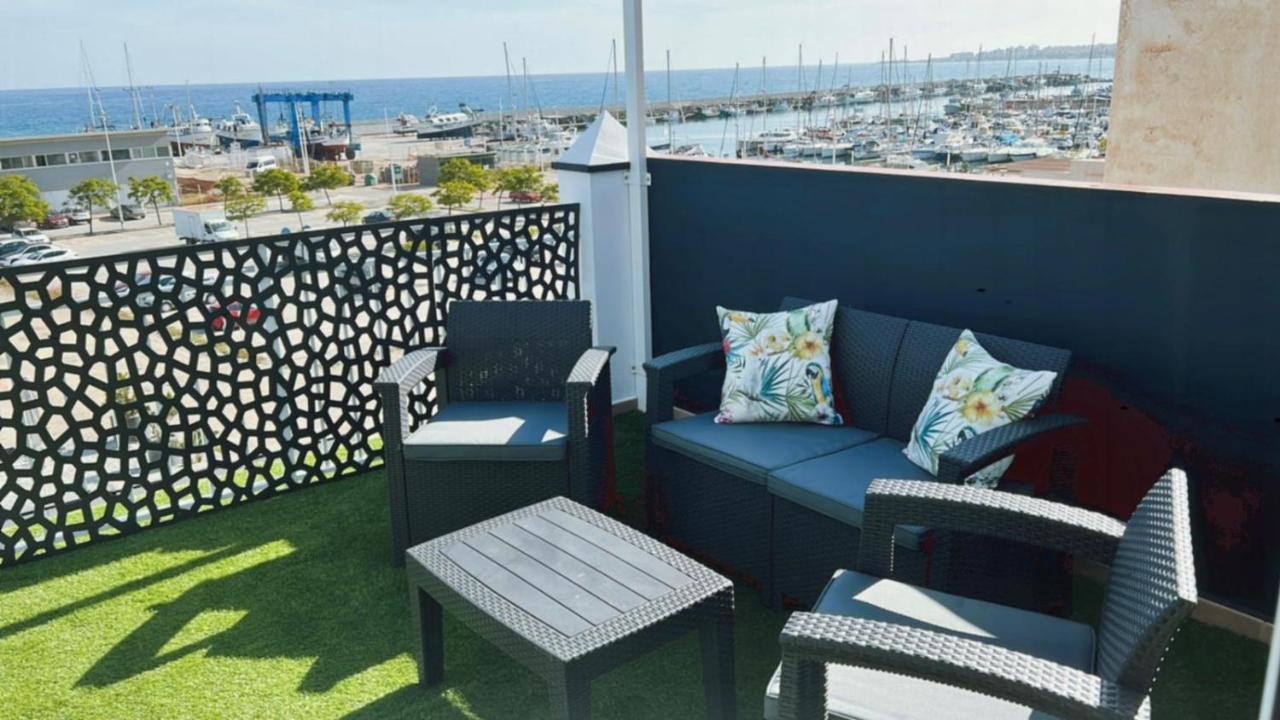 Apartamentos La Caleta 卡莱塔·德·贝莱斯 外观 照片