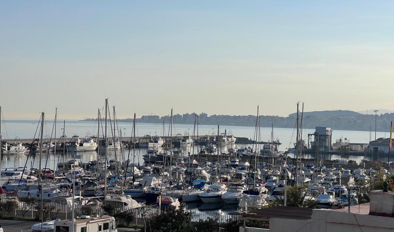 Apartamentos La Caleta 卡莱塔·德·贝莱斯 外观 照片